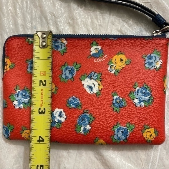 coach Red Multi Color Zip Wristlet F57595 Tea Rose Floral dog